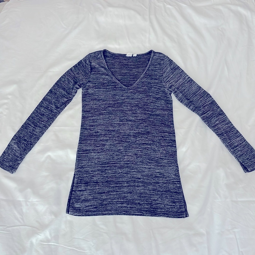 Long sleeve marble v neck